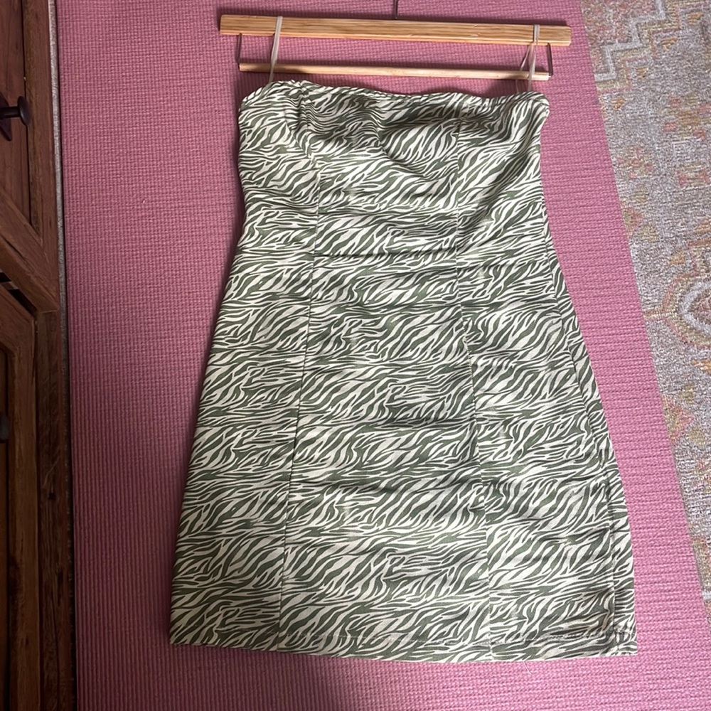 Strapless minidress green & white faux jean material